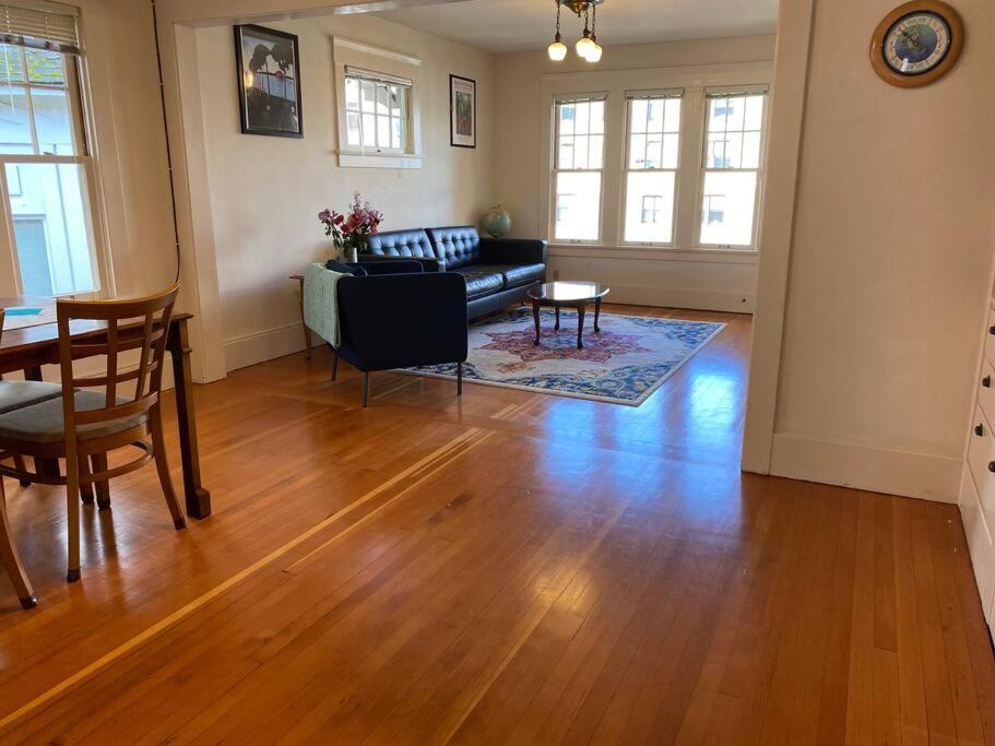 Historic Downtown Riverview Flat, No 3 Astoria Buitenkant foto