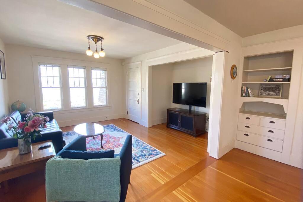 Historic Downtown Riverview Flat, No 3 Astoria Buitenkant foto