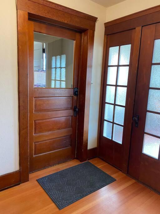 Historic Downtown Riverview Flat, No 3 Astoria Buitenkant foto