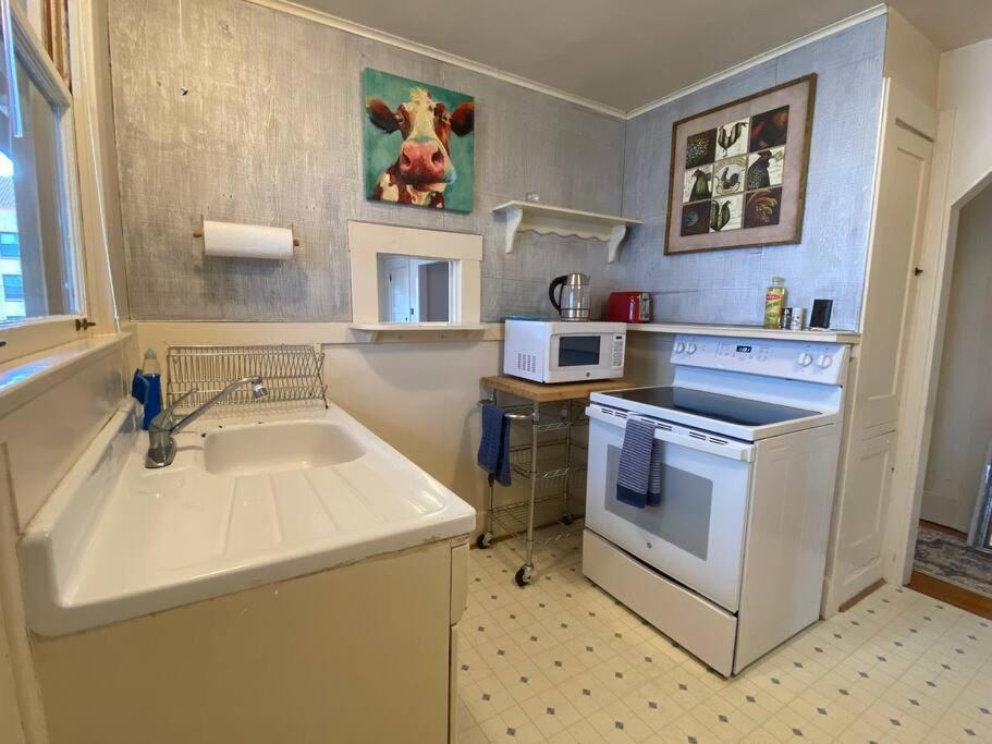 Historic Downtown Riverview Flat, No 3 Astoria Buitenkant foto
