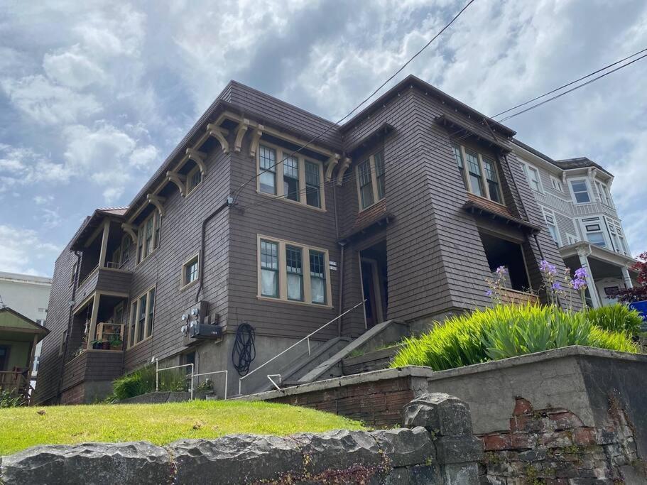 Historic Downtown Riverview Flat, No 3 Astoria Buitenkant foto