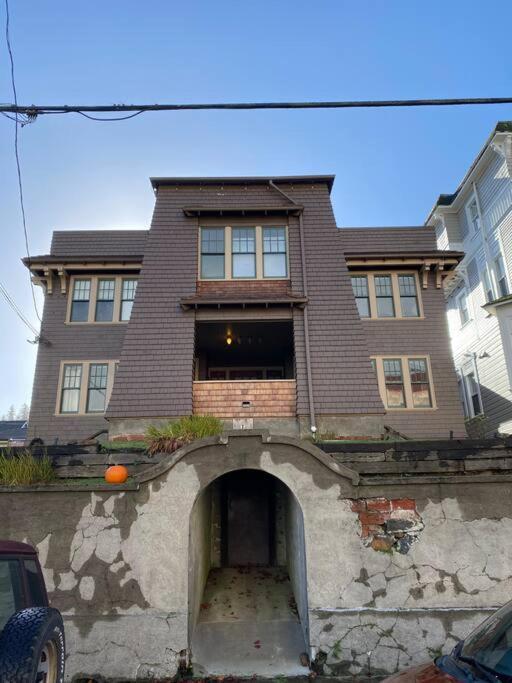 Historic Downtown Riverview Flat, No 3 Astoria Buitenkant foto