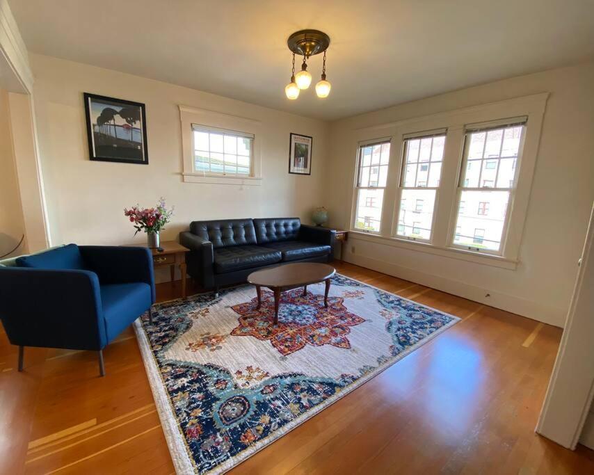 Historic Downtown Riverview Flat, No 3 Astoria Buitenkant foto