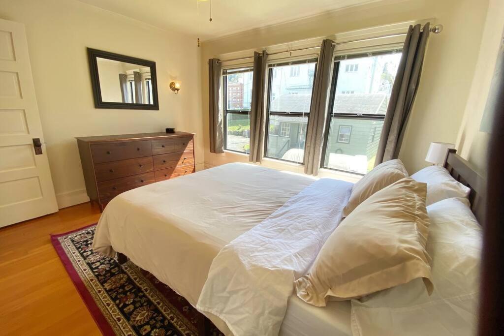 Historic Downtown Riverview Flat, No 3 Astoria Buitenkant foto